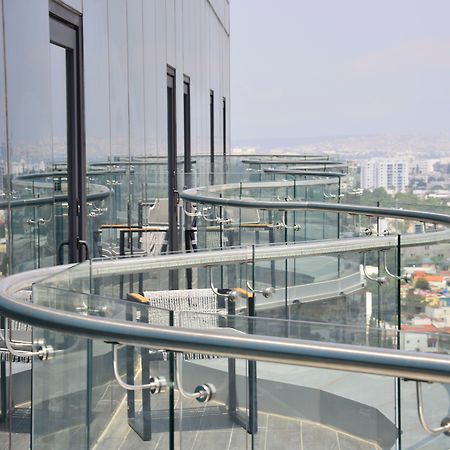 Baruk Guadalajara Hotel De Autor Εξωτερικό φωτογραφία A glass balustrade
