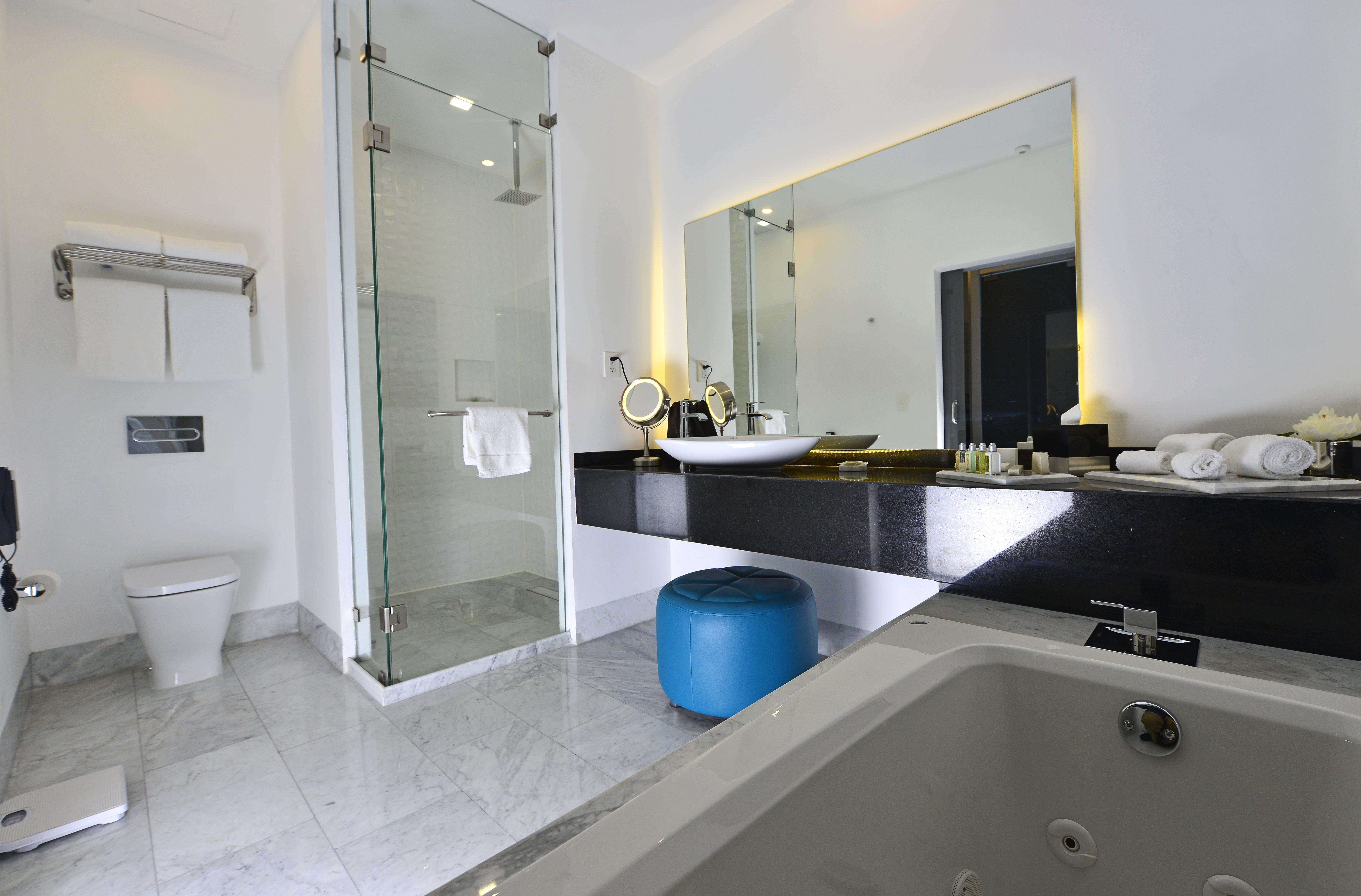 Baruk Guadalajara Hotel De Autor Εξωτερικό φωτογραφία A modern bathroom