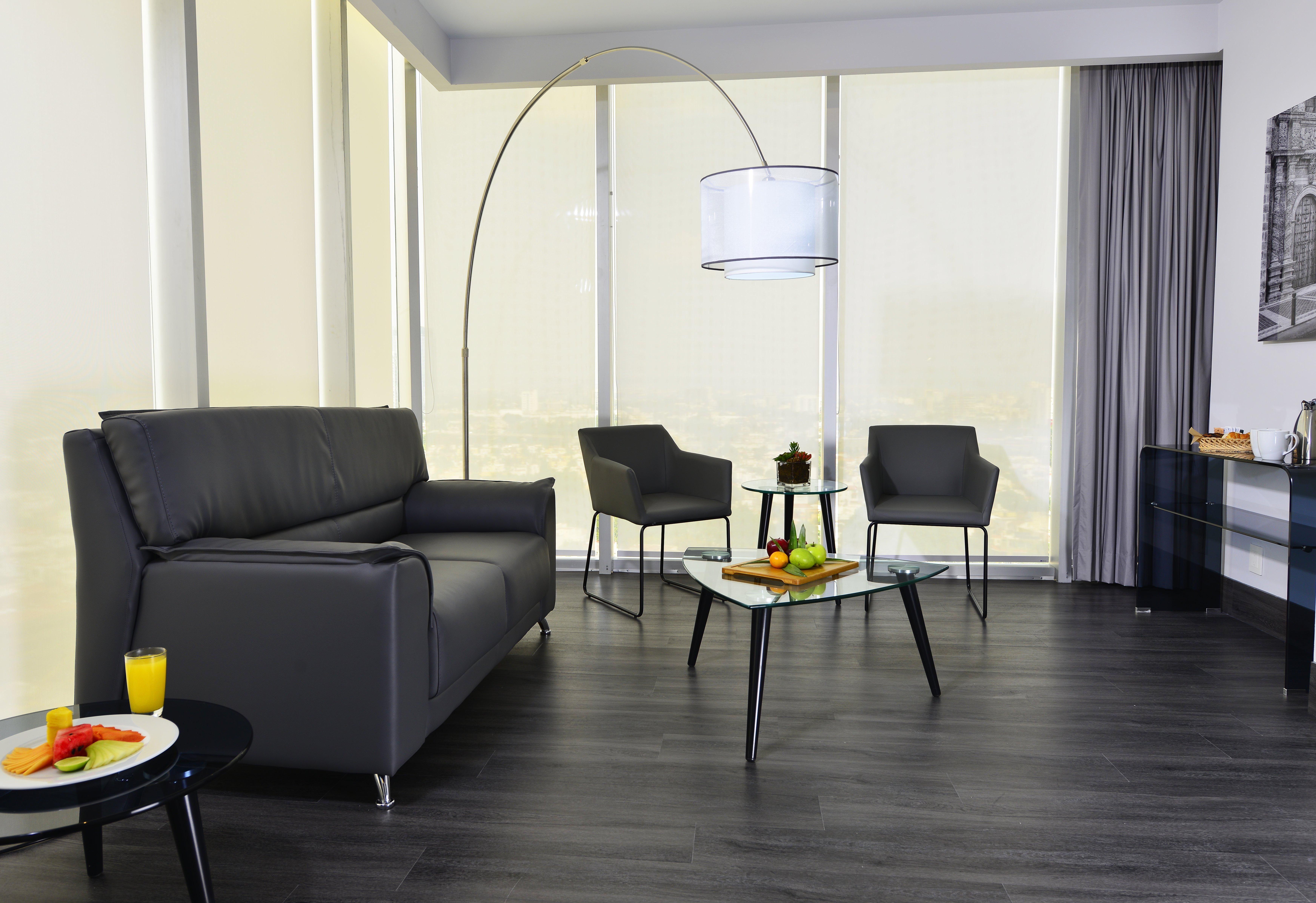 Baruk Guadalajara Hotel De Autor Εξωτερικό φωτογραφία A living room with a floor lamp