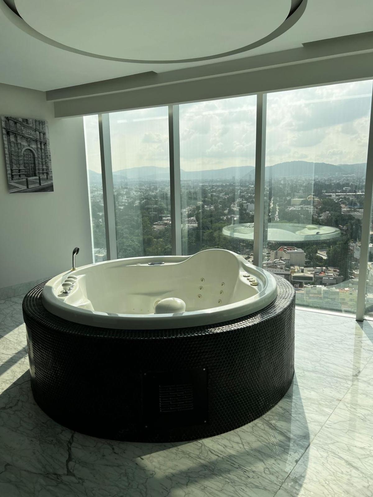 Baruk Guadalajara Hotel De Autor Εξωτερικό φωτογραφία A whirlpool bathtub