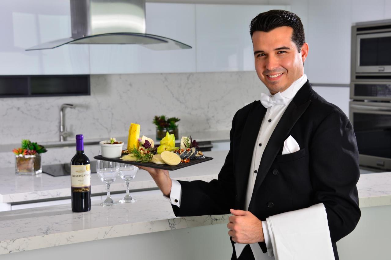 Baruk Guadalajara Hotel De Autor Εξωτερικό φωτογραφία A butler in a modern kitchen