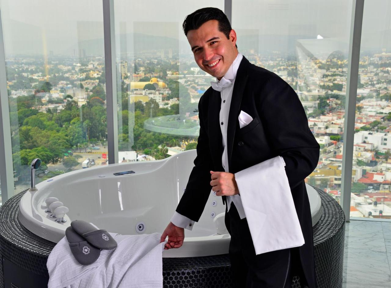 Baruk Guadalajara Hotel De Autor Εξωτερικό φωτογραφία A butler in a hotel
