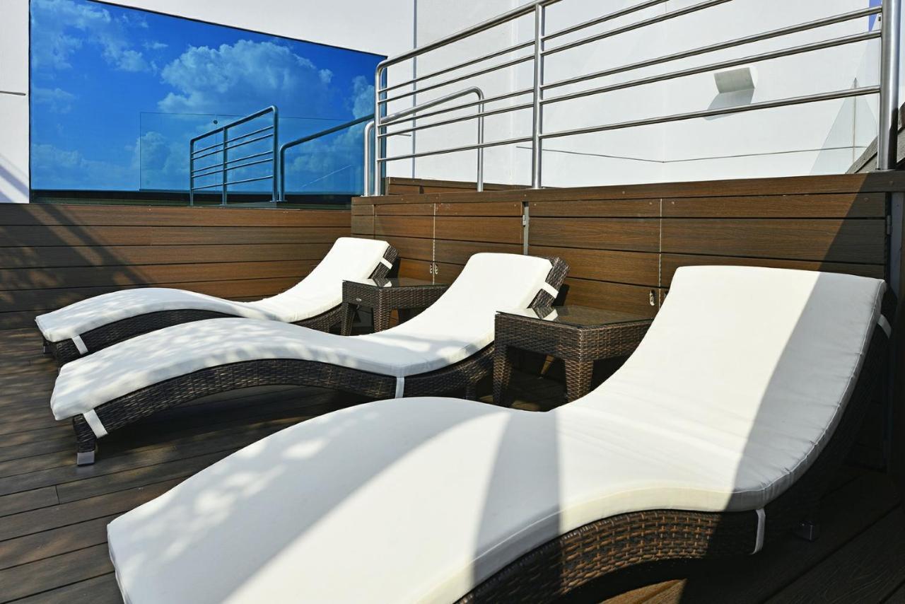 Baruk Guadalajara Hotel De Autor Εξωτερικό φωτογραφία Sunbathing chairs on the deck of a cruise ship